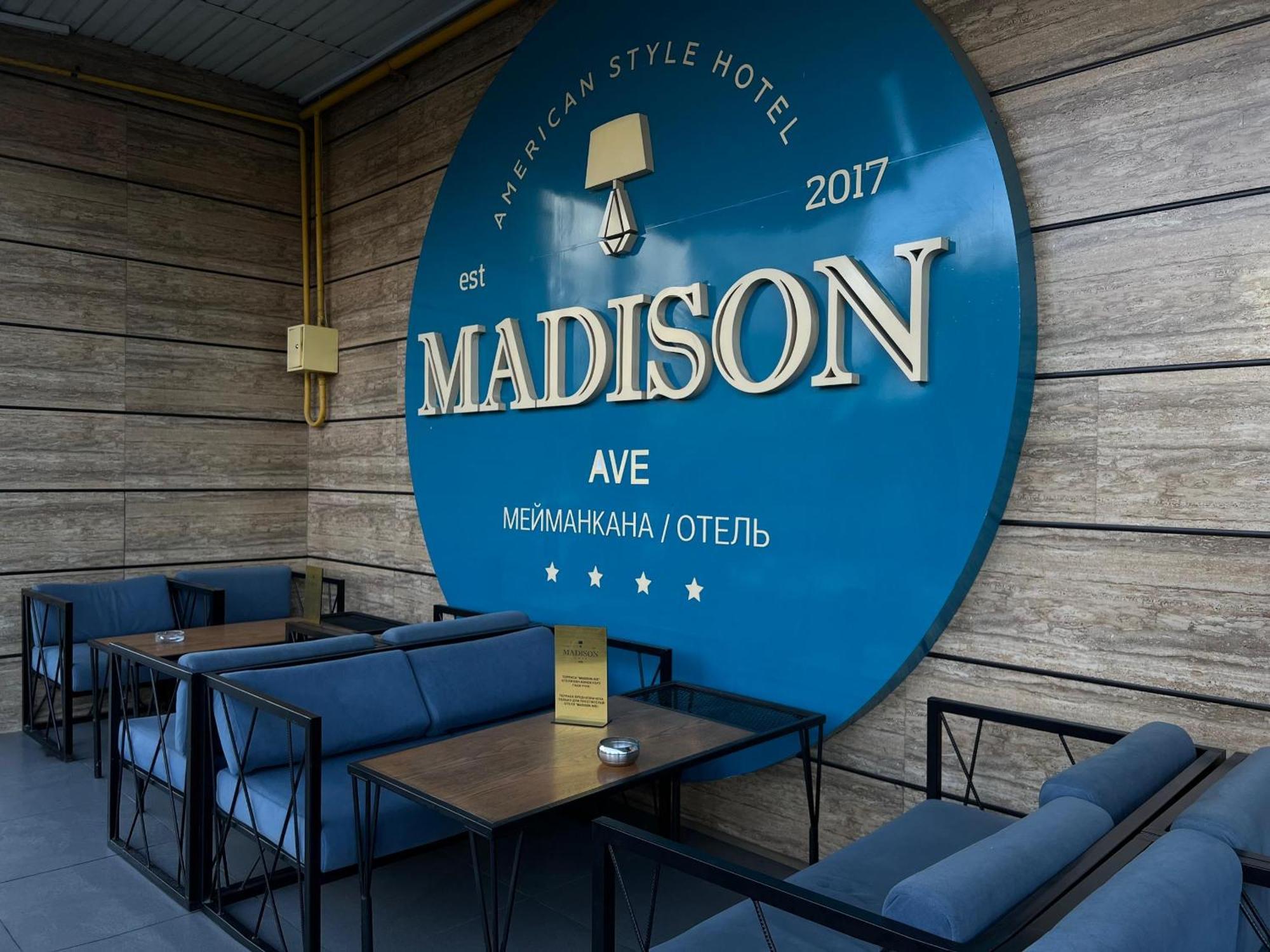 Madison Ave Hotel Bisjkek Buitenkant foto
