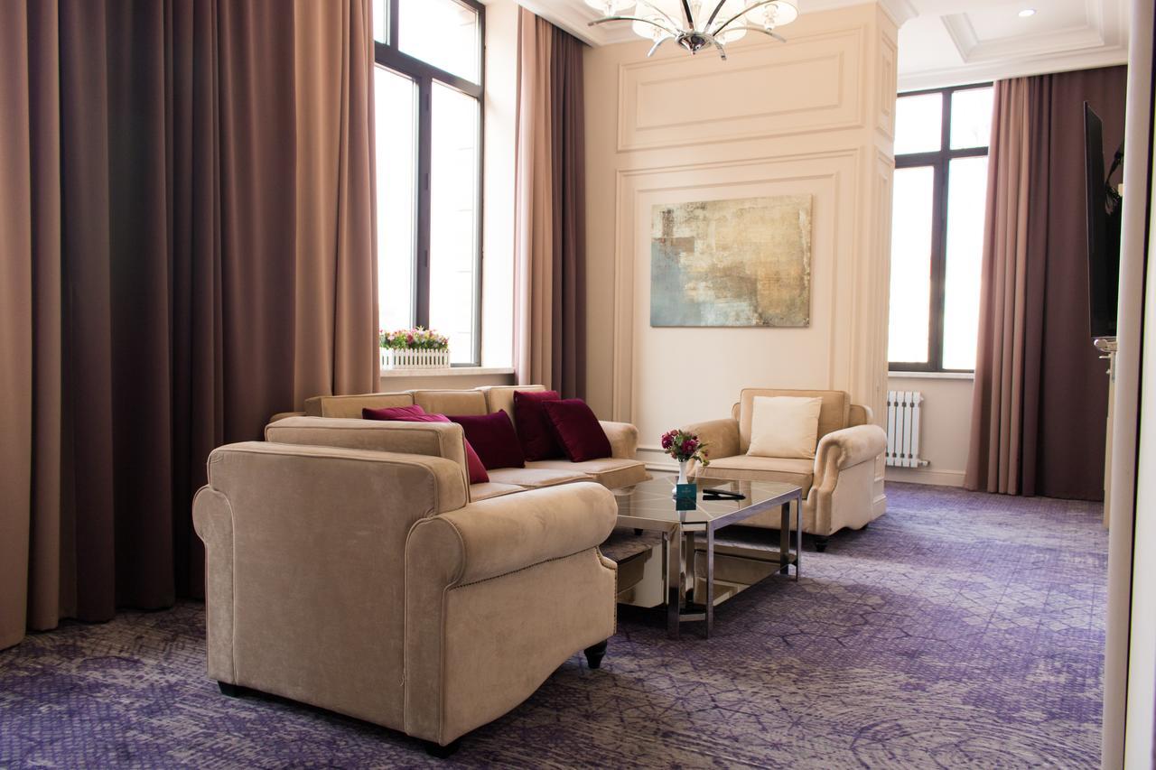 Madison Ave Hotel Bisjkek Buitenkant foto