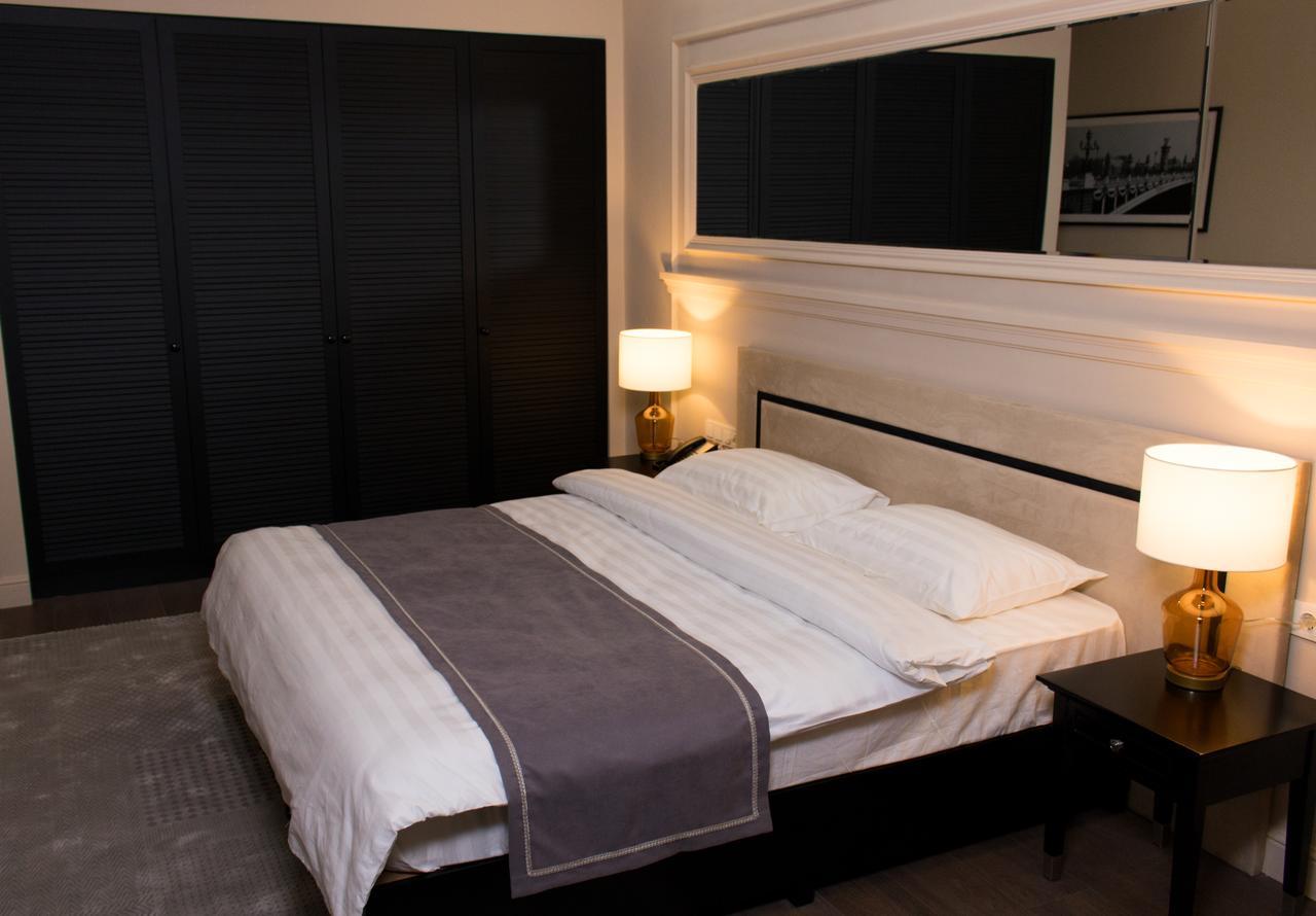 Madison Ave Hotel Bisjkek Buitenkant foto