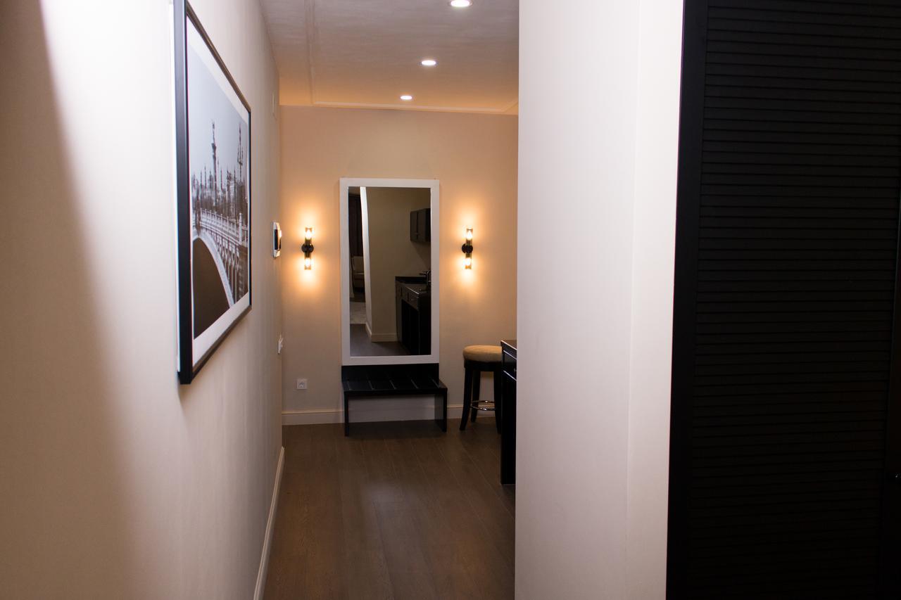 Madison Ave Hotel Bisjkek Buitenkant foto