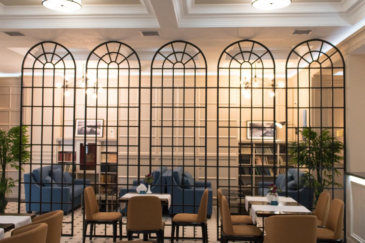 Madison Ave Hotel Bisjkek Buitenkant foto