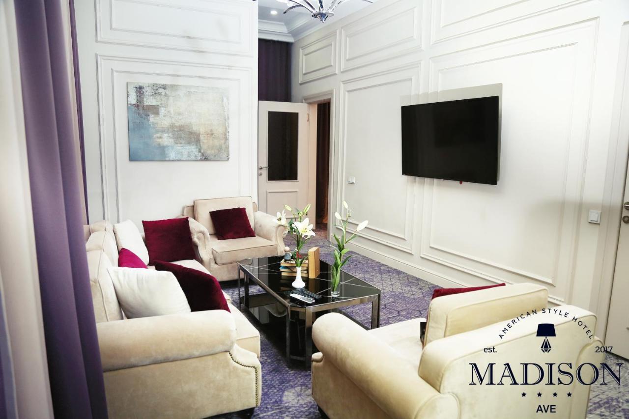 Madison Ave Hotel Bisjkek Buitenkant foto