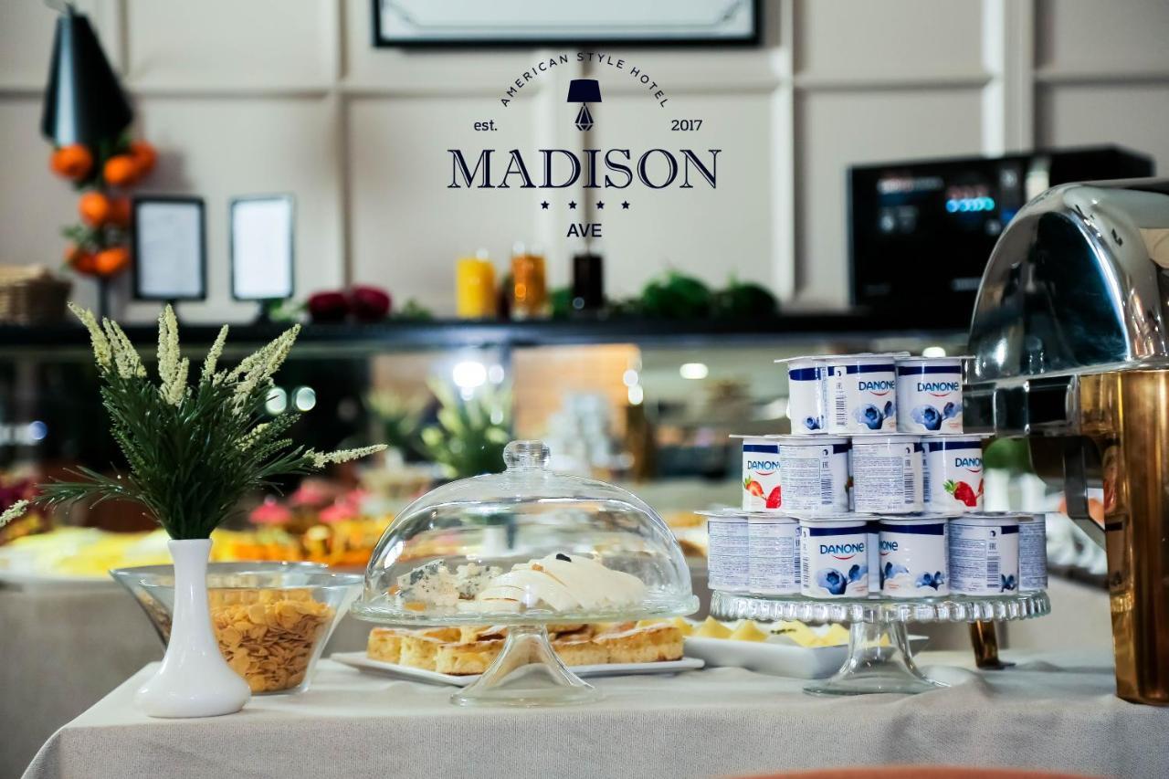 Madison Ave Hotel Bisjkek Buitenkant foto